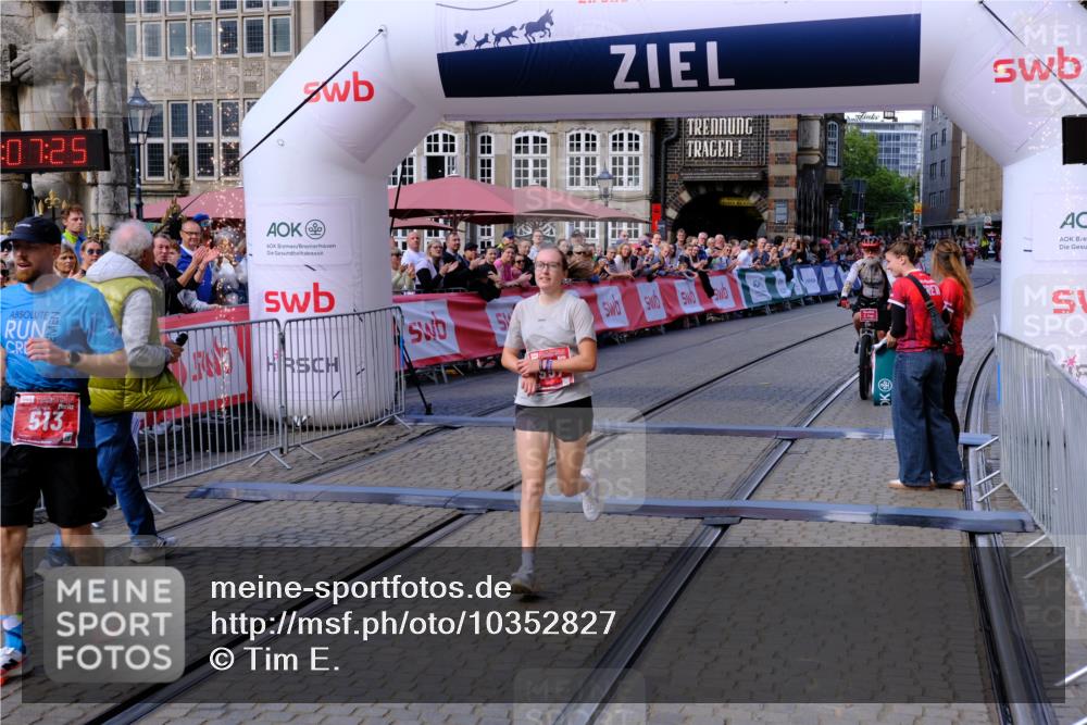 13.09.2026 - 21. swb-Marathon Bremen Tim E. http://msf.ph/oto/10352827 13.09.2026 12:38:14 Ziel  meine-sportfotos.de