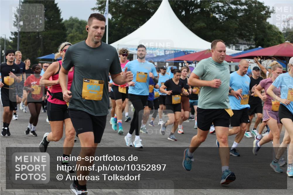13.09.2026 - Kiel Lauf Andreas Tolksdorf http://msf.ph/oto/10352897 13.09.2026 09:56:45 Kiellinie 85, 111, 38, 9658, 5239, 912, 4475, 876, 93 meine-sportfotos.de