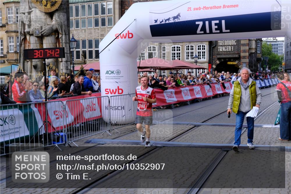13.09.2026 - 21. swb-Marathon Bremen Tim E. http://msf.ph/oto/10352907 13.09.2026 12:38:31 Ziel  meine-sportfotos.de