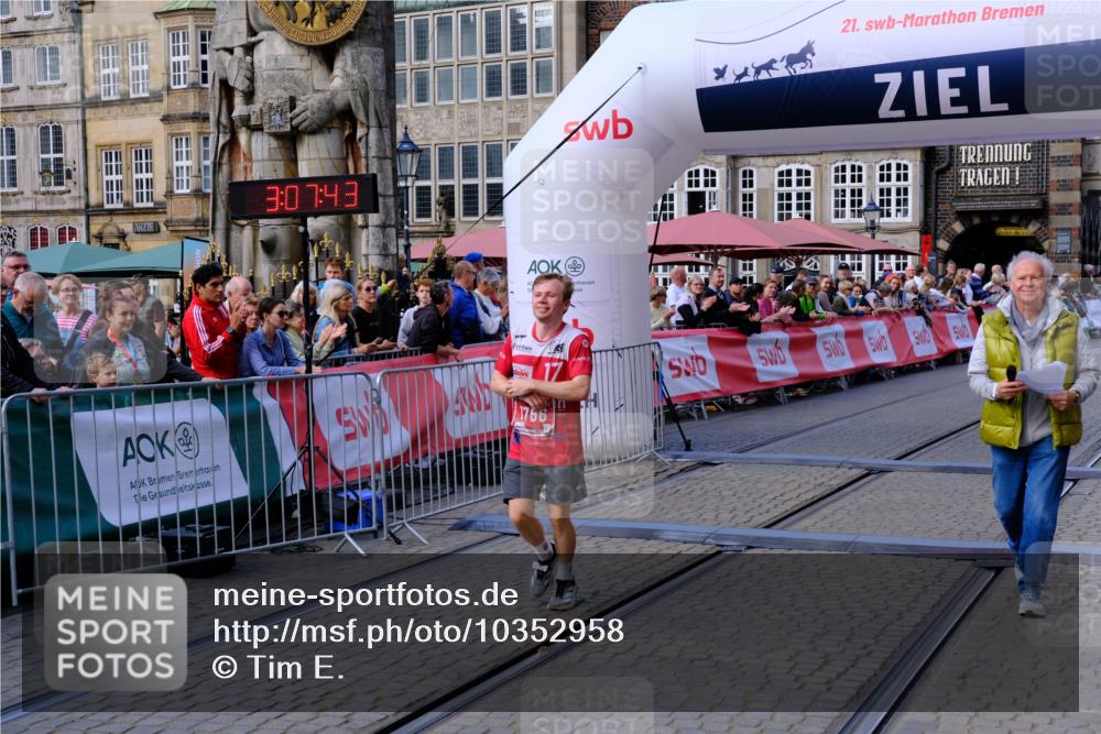 13.09.2026 - 21. swb-Marathon Bremen Tim E. http://msf.ph/oto/10352958 13.09.2026 12:38:32 Ziel  meine-sportfotos.de