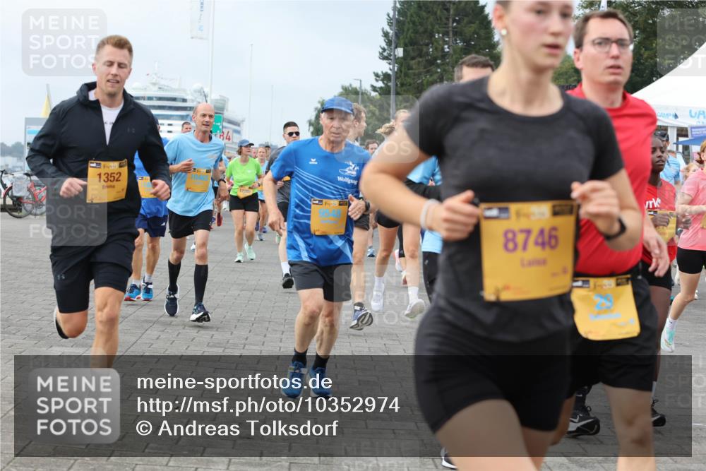 13.09.2026 - Kiel Lauf Andreas Tolksdorf http://msf.ph/oto/10352974 13.09.2026 09:56:47 Kiellinie 1352, 4, 38, 9548, 8746 meine-sportfotos.de