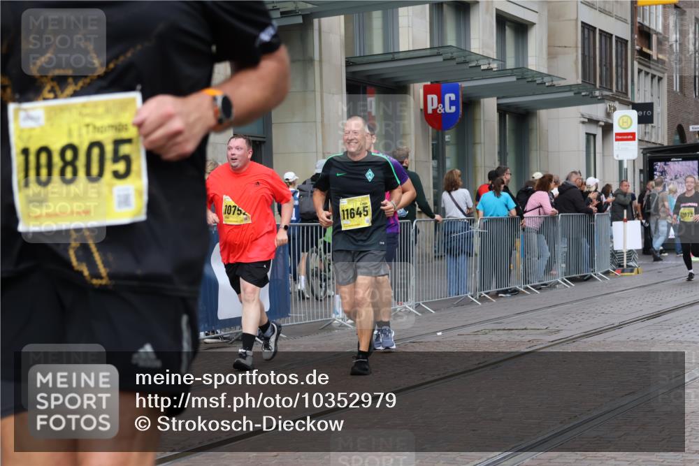 13.09.2026 - 21. swb-Marathon Bremen Strokosch-Dieckow http://msf.ph/oto/10352979 13.09.2026 11:14:39 Ziel 10271, 10325, 10557, 10605, 10752, 10776, 10805, 11085, 11097, 11098, 11288, 11645, 11673, 11694, 11810, 11876, 11974, 11990, 12110, 12191, 12193, 12333, 10303, 10395, 10396, 10519, 10705, 10722, 10784, 11041, 11140, 11173, 11186, 11363, 11408, 11703, 12100, 12112, 12431 meine-sportfotos.de
