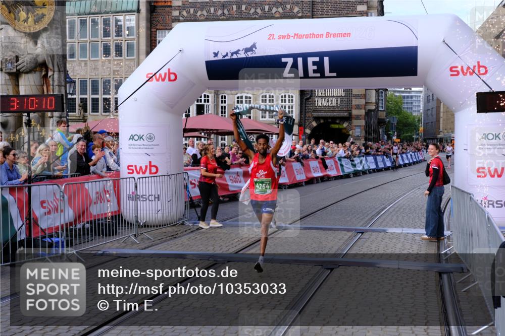 13.09.2026 - 21. swb-Marathon Bremen Tim E. http://msf.ph/oto/10353033 13.09.2026 12:40:59 Ziel 1263, 3662, 4264 meine-sportfotos.de
