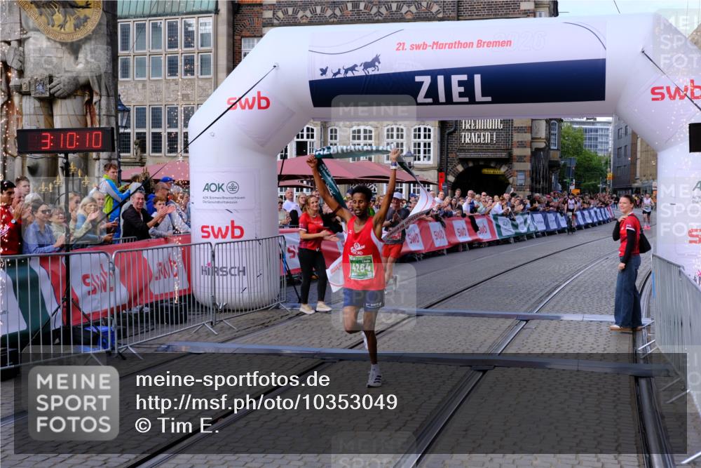 13.09.2026 - 21. swb-Marathon Bremen Tim E. http://msf.ph/oto/10353049 13.09.2026 12:40:59 Ziel 1263, 3662, 4264 meine-sportfotos.de