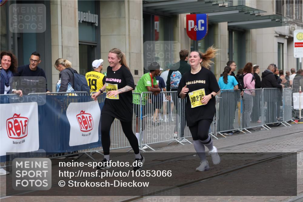 13.09.2026 - 21. swb-Marathon Bremen Strokosch-Dieckow http://msf.ph/oto/10353066 13.09.2026 11:14:45 Ziel 10271, 10325, 10557, 10605, 10752, 10776, 11085, 11288, 11645, 11673, 11694, 11810, 11876, 11974, 11990, 12110, 12191, 12193, 12333, 10303, 10519, 10557, 10705, 10722, 10805, 11041, 11097, 11098, 11140, 11173, 11186, 11288, 11363, 11408, 11876, 12112, 12193, 12431 meine-sportfotos.de