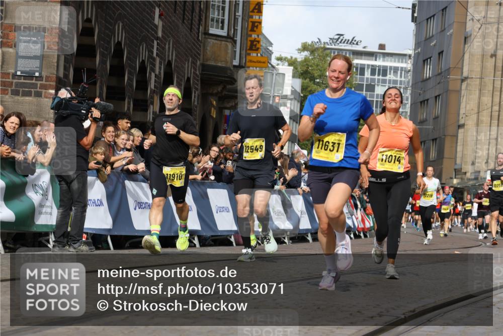 13.09.2026 - 21. swb-Marathon Bremen Strokosch-Dieckow http://msf.ph/oto/10353071 13.09.2026 10:55:22 Ziel 10555, 10646, 10901, 11001, 11620, 11860, 11889, 11908, 11976, 12313, 13592, 10203, 10256, 10297, 10379, 10529, 10788, 10881, 11377, 11414, 11557, 11748, 11862, 11941, 11975, 11977, 12030, 12150, 12258, 12348 meine-sportfotos.de