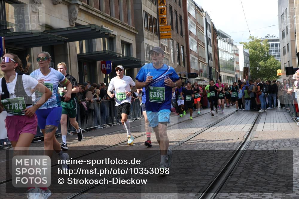 13.09.2026 - 21. swb-Marathon Bremen Strokosch-Dieckow http://msf.ph/oto/10353098 13.09.2026 13:32:50 Ziel 831, 891, 1124, 1532, 2283, 2393, 2440, 2818, 2959, 3167, 3404, 3710, 3773, 4194, 4243, 4260, 4408, 4659, 5040, 5090, 5191, 5324, 5395, 5410, 5706, 5749, 5790, 5981, 6018, 6614, 6915, 6941, 7421, 7467, 7756, 7788, 7830, 8061, 9269, 9292, 9406, 9616, 9745, 9829, 10048, 13019, 13028, 13039, 13084, 13092, 13093, 13101, 13146, 13247, 891, 1437, 1687, 2292, 2293, 2611, 2638, 2992, 3354, 3878, 3895, 3902, 4233, 4323, 4380, 4862, 5009, 5398, 5581, 6593, 6760 meine-sportfotos.de