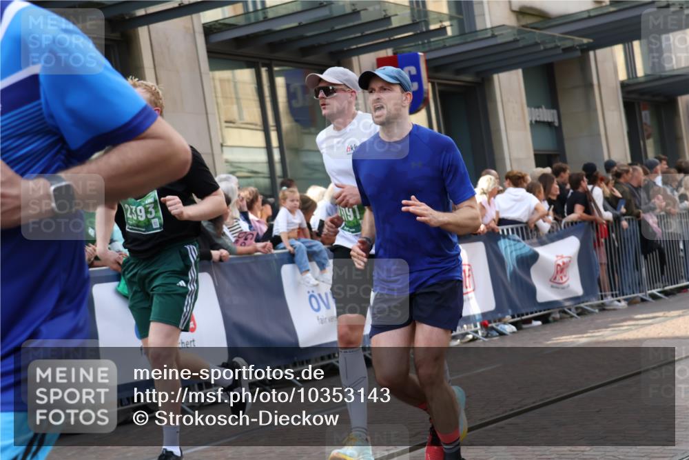 13.09.2026 - 21. swb-Marathon Bremen Strokosch-Dieckow http://msf.ph/oto/10353143 13.09.2026 13:32:52 Ziel 831, 1124, 1532, 2283, 2393, 2440, 2818, 2959, 2980, 3167, 3404, 3710, 3773, 4194, 4243, 4260, 4408, 4492, 4536, 4565, 4659, 5040, 5090, 5191, 5324, 5395, 5410, 5706, 5749, 5790, 5914, 5981, 6614, 6915, 6941, 7145, 7421, 7467, 7756, 7788, 7789, 7830, 8061, 9269, 9292, 9406, 9616, 9745, 9829, 9856, 13019, 13028, 13039, 13084, 13092, 13093, 13101, 13146, 891, 1437, 1687, 2611, 2638, 2992, 3354, 3878, 3895, 3902, 4233, 4323, 4862, 5009, 5090, 5398, 5581, 6760 meine-sportfotos.de