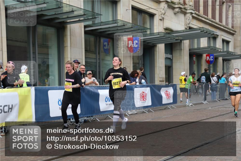 13.09.2026 - 21. swb-Marathon Bremen Strokosch-Dieckow http://msf.ph/oto/10353152 13.09.2026 11:14:47 Ziel 10271, 10325, 10605, 10752, 10776, 11085, 11645, 11673, 11694, 11810, 11974, 11990, 12110, 12333, 10303, 10519, 10557, 10705, 10722, 10776, 10805, 11041, 11097, 11098, 11140, 11186, 11288, 11408, 11876, 12112, 12191, 12193, 12431 meine-sportfotos.de