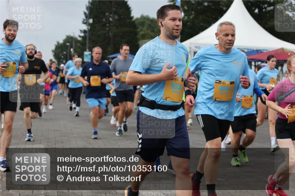 13.09.2026 - Kiel Lauf Andreas Tolksdorf http://msf.ph/oto/10353160 13.09.2026 09:56:55 Kiellinie 778, 3535, 38, 4044, 6179 meine-sportfotos.de