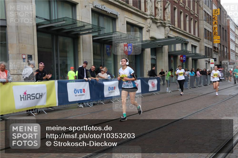 13.09.2026 - 21. swb-Marathon Bremen Strokosch-Dieckow http://msf.ph/oto/10353203 13.09.2026 11:14:49 Ziel 10271, 10325, 10605, 10752, 11085, 11424, 11645, 11673, 11694, 11810, 11974, 11990, 12110, 12333, 10519, 10557, 10705, 10722, 10776, 10805, 11085, 11097, 11098, 11186, 11288, 11408, 11645, 11876, 12112, 12191, 12193 meine-sportfotos.de