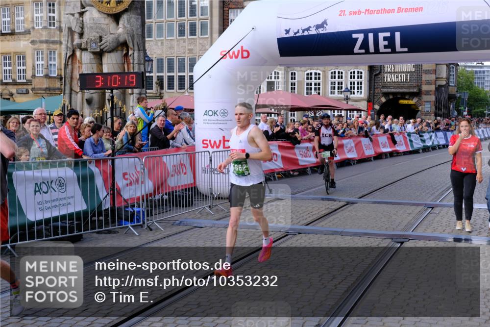 13.09.2026 - 21. swb-Marathon Bremen Tim E. http://msf.ph/oto/10353232 13.09.2026 12:41:08 Ziel 642, 1263, 3662 meine-sportfotos.de