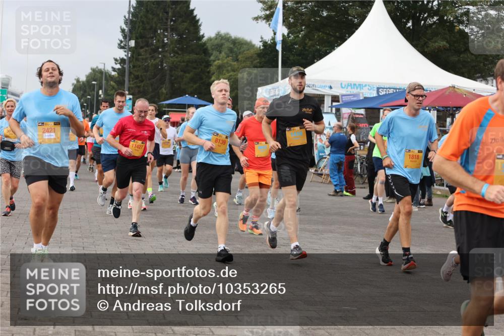13.09.2026 - Kiel Lauf Andreas Tolksdorf http://msf.ph/oto/10353265 13.09.2026 09:57:02 Kiellinie 38, 2421, 11427, 12194, 8139, 1818 meine-sportfotos.de