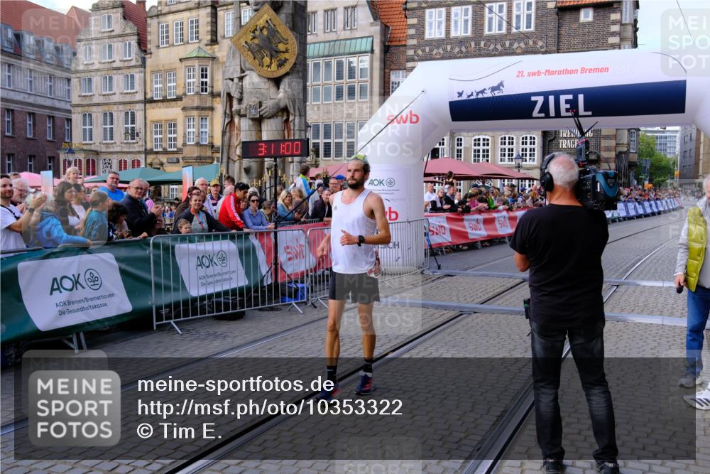 13.09.2026 - 21. swb-Marathon Bremen Tim E. http://msf.ph/oto/10353322 13.09.2026 12:41:49 Ziel 1139 meine-sportfotos.de