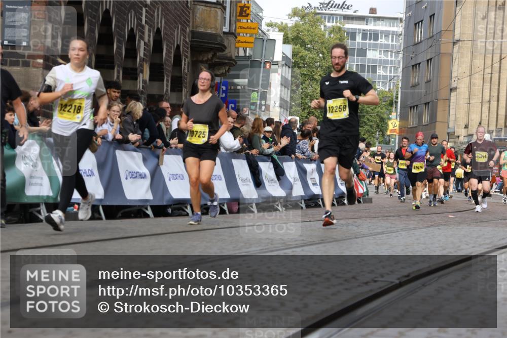 13.09.2026 - 21. swb-Marathon Bremen Strokosch-Dieckow http://msf.ph/oto/10353365 13.09.2026 10:55:30 Ziel 10555, 11001, 11014, 11466, 11631, 11908, 11910, 11976, 12201, 12549, 10203, 10243, 10297, 10379, 10423, 10529, 10550, 10788, 10809, 10881, 10952, 11377, 11510, 11557, 11748, 11862, 11975, 12030, 12125, 12150, 12188, 12348 meine-sportfotos.de