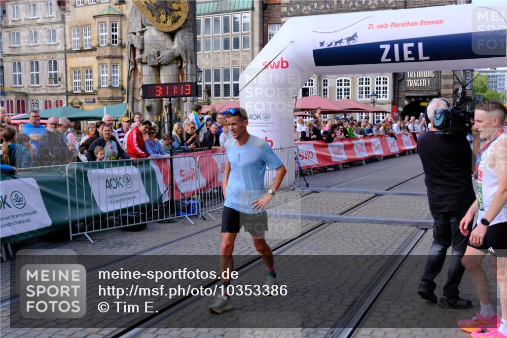13.09.2026 - 21. swb-Marathon Bremen Tim E. http://msf.ph/oto/10353386 13.09.2026 12:42:02 Ziel 129, 1139 meine-sportfotos.de