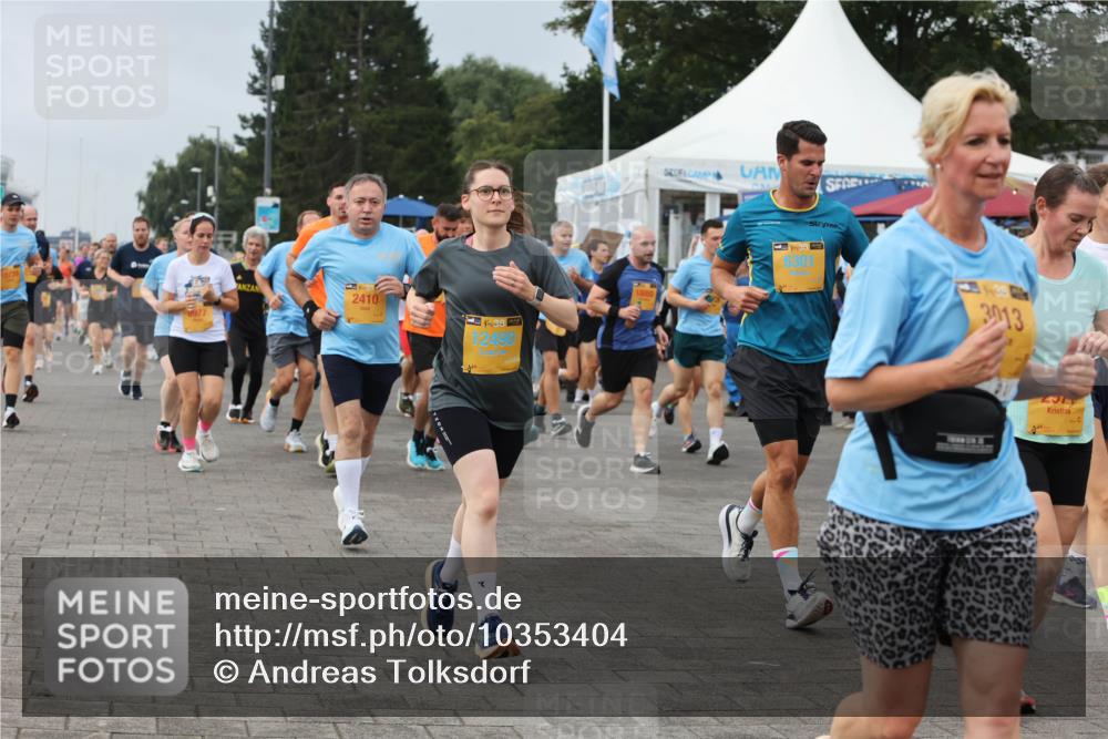 13.09.2026 - Kiel Lauf Andreas Tolksdorf http://msf.ph/oto/10353404 13.09.2026 09:57:06 Kiellinie 977, 35, 2410, 38, 10050, 38, 6301, 3013 meine-sportfotos.de