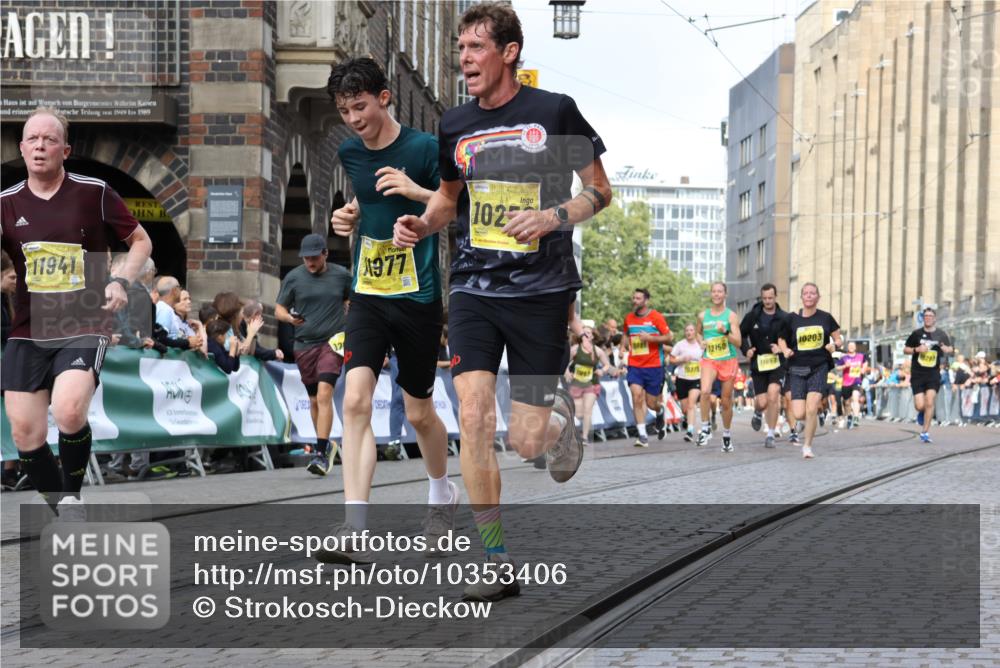 13.09.2026 - 21. swb-Marathon Bremen Strokosch-Dieckow http://msf.ph/oto/10353406 13.09.2026 10:55:39 Ziel 10256, 10725, 11014, 11466, 11631, 11910, 11977, 12201, 12218, 12258, 12549, 10243, 10374, 10423, 10550, 10703, 10809, 10952, 11510, 12108, 12125, 12143, 12188 meine-sportfotos.de