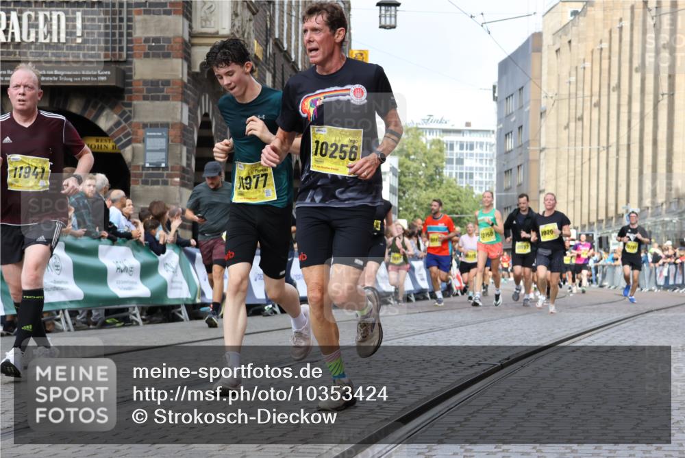13.09.2026 - 21. swb-Marathon Bremen Strokosch-Dieckow http://msf.ph/oto/10353424 13.09.2026 10:55:40 Ziel 10256, 10725, 11014, 11414, 11466, 11631, 11910, 11941, 11977, 12201, 12218, 12258, 12549, 10243, 10374, 10550, 10703, 10952, 11510, 12108, 12143 meine-sportfotos.de