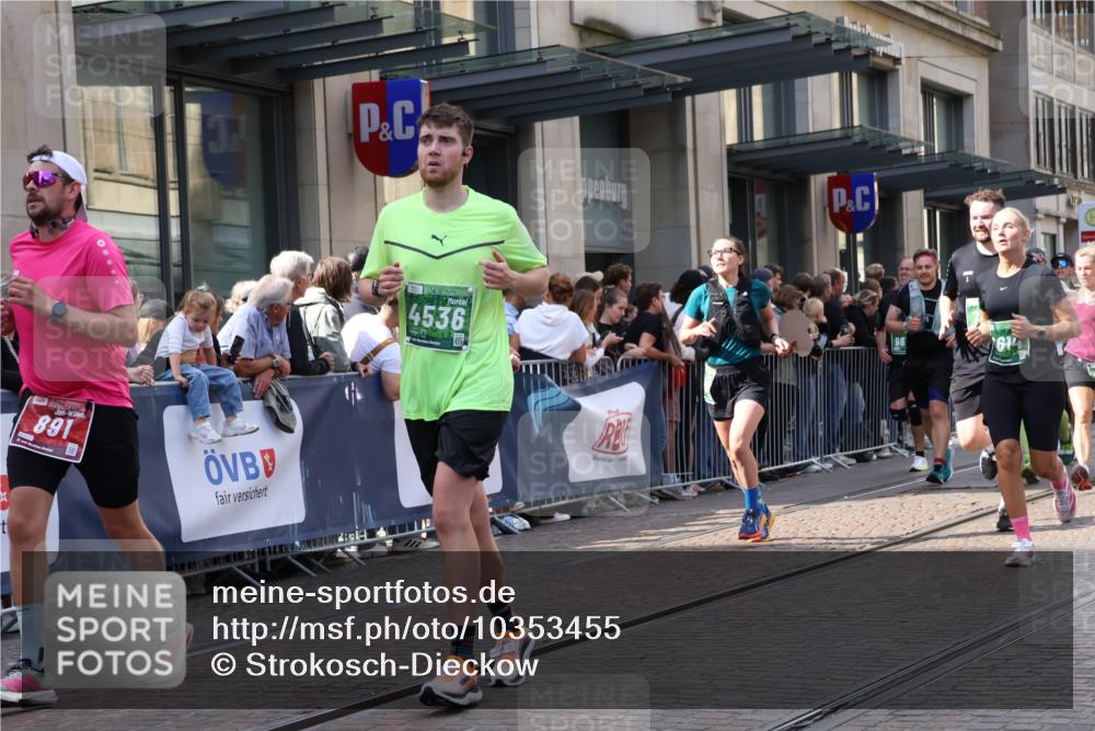 13.09.2026 - 21. swb-Marathon Bremen Strokosch-Dieckow http://msf.ph/oto/10353455 13.09.2026 13:33:00 Ziel 831, 1124, 2283, 2393, 2440, 2818, 2959, 2980, 3710, 4052, 4219, 4243, 4260, 4408, 4492, 4536, 4543, 4565, 5040, 5191, 5324, 5395, 5560, 5660, 5726, 5790, 5861, 5862, 5914, 5981, 6421, 6597, 6614, 6777, 6915, 6997, 7145, 7421, 7467, 7788, 7789, 7830, 8061, 8177, 8501, 8599, 8602, 9206, 9269, 9616, 9856, 13028, 13084, 13093, 13101, 891, 1437, 1532, 2638, 3167, 3404, 3773, 3895, 3902, 4194, 4233, 4659, 4862, 5009, 5090, 5398, 5581 meine-sportfotos.de