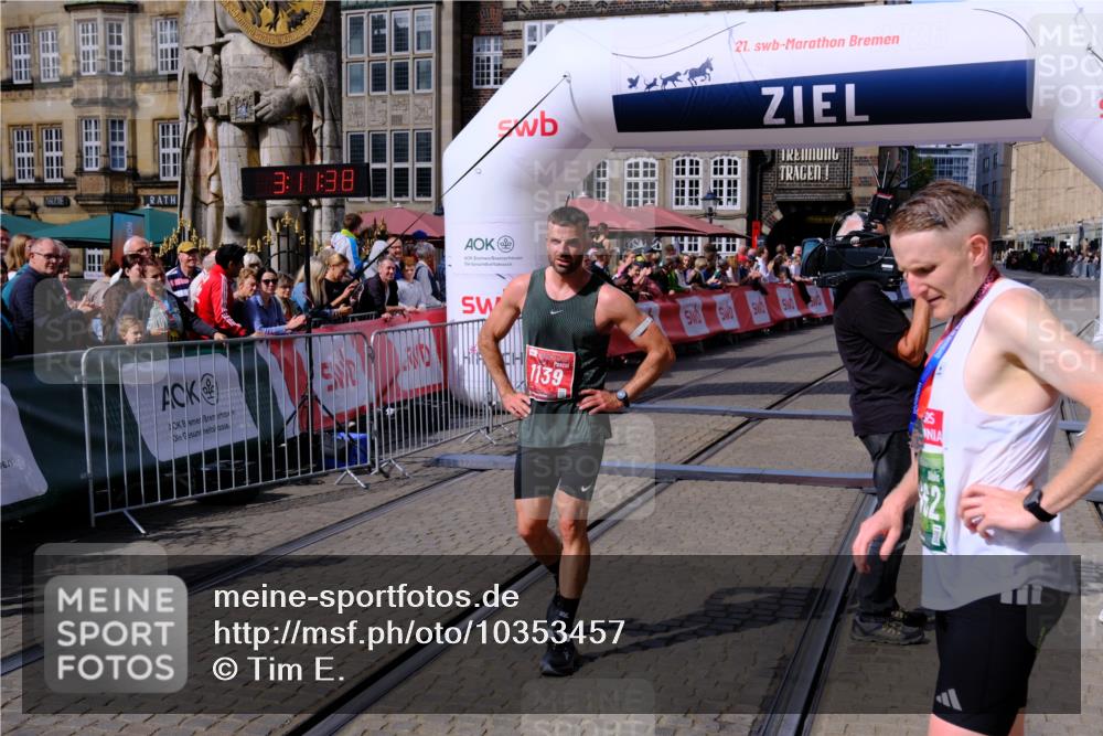 13.09.2026 - 21. swb-Marathon Bremen Tim E. http://msf.ph/oto/10353457 13.09.2026 12:42:27 Ziel  meine-sportfotos.de
