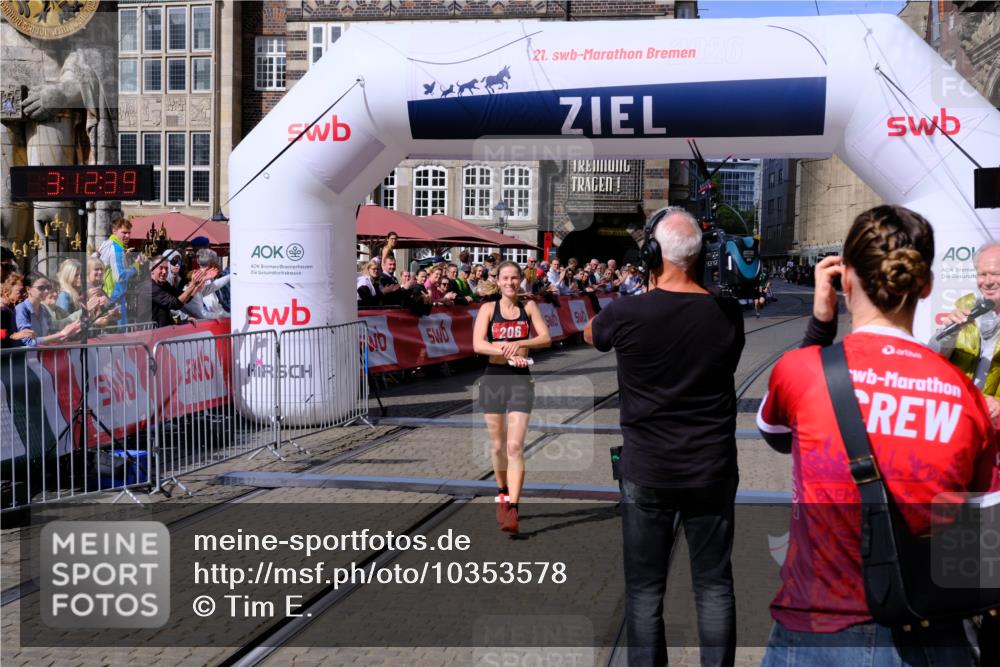 13.09.2026 - 21. swb-Marathon Bremen Tim E. http://msf.ph/oto/10353578 13.09.2026 12:43:27 Ziel  meine-sportfotos.de