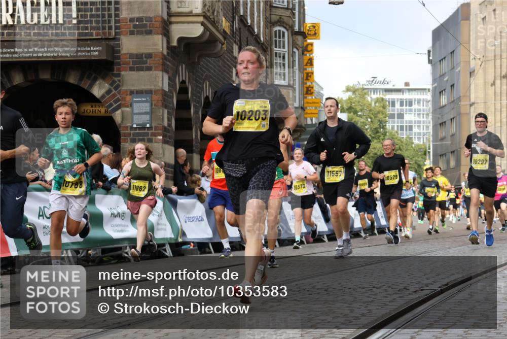 13.09.2026 - 21. swb-Marathon Bremen Strokosch-Dieckow http://msf.ph/oto/10353583 13.09.2026 10:55:43 Ziel 10203, 10256, 10725, 11014, 11414, 11466, 11631, 11748, 11910, 11941, 11977, 12030, 12201, 12218, 12258, 12348, 12549, 10374, 10690, 10703, 10952, 11972, 12061, 12108, 12143, 12484 meine-sportfotos.de