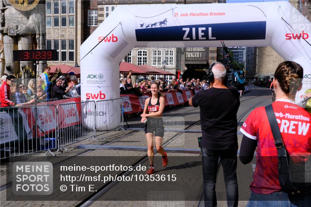 13.09.2026 - 21. swb-Marathon Bremen Tim E. http://msf.ph/oto/10353615 13.09.2026 12:43:28 Ziel  meine-sportfotos.de