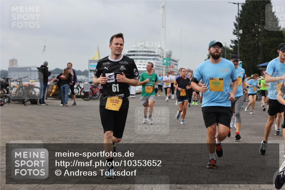 13.09.2026 - Kiel Lauf Andreas Tolksdorf http://msf.ph/oto/10353652 13.09.2026 09:57:14 Kiellinie 61, 1532, 6287, 107, 38, 5685 meine-sportfotos.de