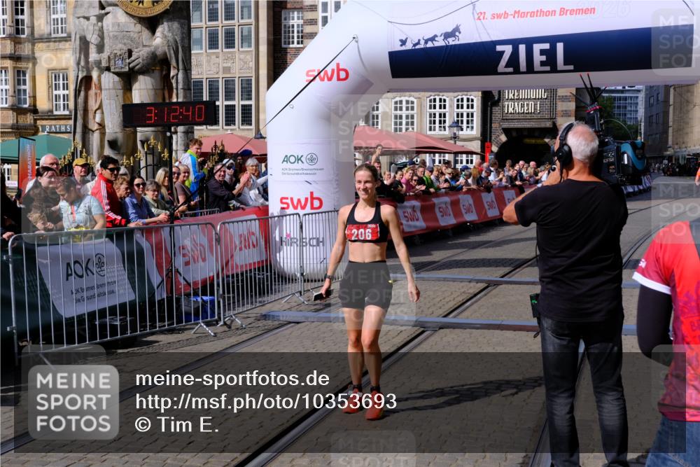 13.09.2026 - 21. swb-Marathon Bremen Tim E. http://msf.ph/oto/10353693 13.09.2026 12:43:29 Ziel  meine-sportfotos.de