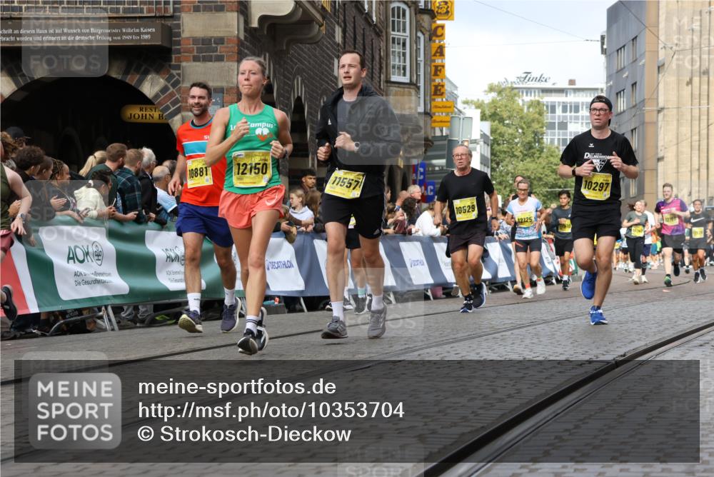 13.09.2026 - 21. swb-Marathon Bremen Strokosch-Dieckow http://msf.ph/oto/10353704 13.09.2026 10:55:44 Ziel 10203, 10256, 10725, 10788, 11014, 11414, 11466, 11748, 11910, 11941, 11975, 11977, 12030, 12201, 12218, 12258, 12348, 12549, 10374, 10690, 10703, 10952, 11972, 12061, 12108, 12143, 12484 meine-sportfotos.de