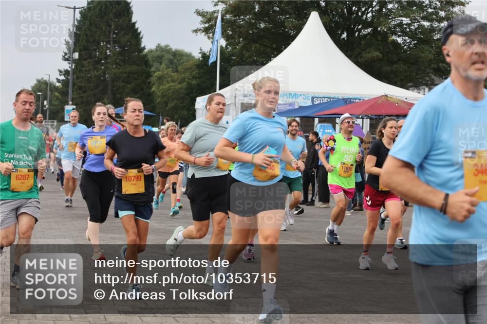 13.09.2026 - Kiel Lauf Andreas Tolksdorf http://msf.ph/oto/10353715 13.09.2026 09:57:17 Kiellinie 10277, 39, 6287, 10790, 11635, 346 meine-sportfotos.de