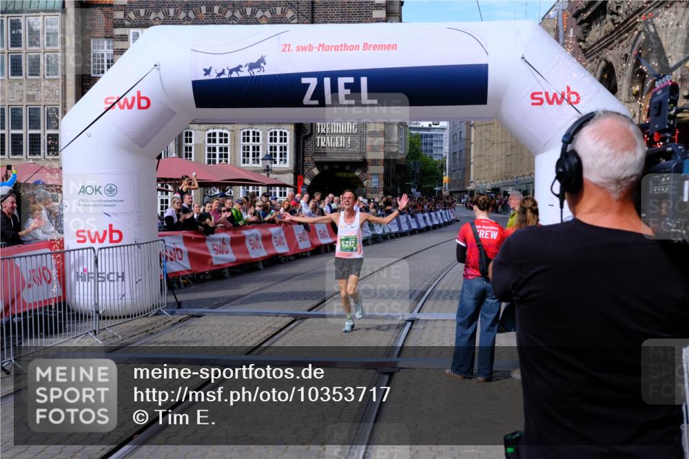13.09.2026 - 21. swb-Marathon Bremen Tim E. http://msf.ph/oto/10353717 13.09.2026 12:44:03 Ziel 1567, 5212 meine-sportfotos.de