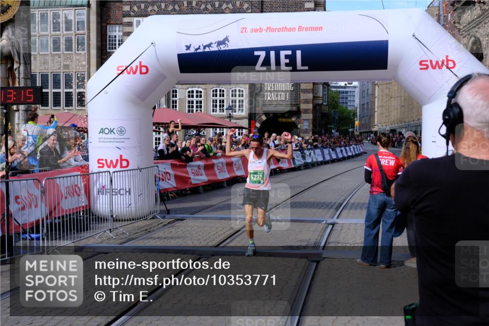 13.09.2026 - 21. swb-Marathon Bremen Tim E. http://msf.ph/oto/10353771 13.09.2026 12:44:04 Ziel 1567, 5212 meine-sportfotos.de