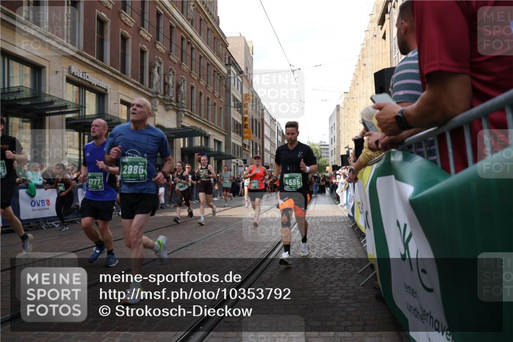 13.09.2026 - 21. swb-Marathon Bremen Strokosch-Dieckow http://msf.ph/oto/10353792 13.09.2026 13:33:06 Ziel 831, 1124, 2283, 2393, 2980, 3562, 4052, 4219, 4243, 4260, 4492, 4536, 4543, 4565, 5040, 5324, 5560, 5660, 5726, 5790, 5861, 5862, 5914, 6256, 6421, 6597, 6614, 6777, 6844, 6882, 6915, 6997, 7145, 7421, 7467, 7523, 7789, 7830, 7863, 8093, 8177, 8501, 8599, 8602, 8691, 9206, 9508, 9616, 9856, 9883, 10114, 13078, 13084, 13101, 891, 1532, 2440, 2638, 2818, 2959, 3167, 3404, 3710, 3773, 3902, 4194, 4233, 4408, 4659, 5009, 5090, 5191, 5581 meine-sportfotos.de
