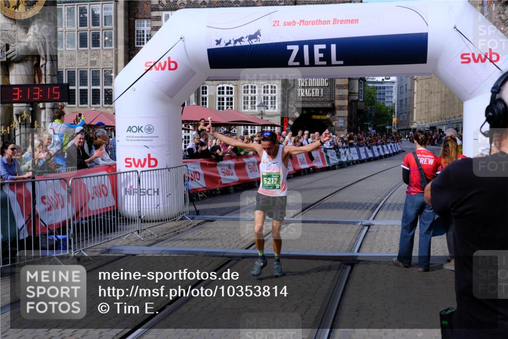 13.09.2026 - 21. swb-Marathon Bremen Tim E. http://msf.ph/oto/10353814 13.09.2026 12:44:04 Ziel 1567, 5212 meine-sportfotos.de