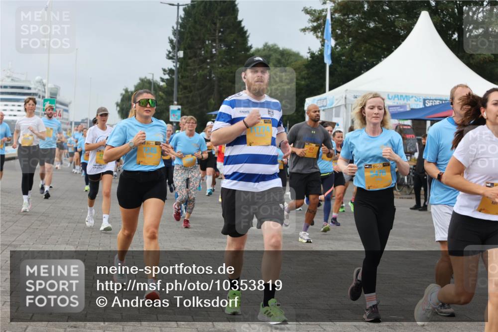 13.09.2026 - Kiel Lauf Andreas Tolksdorf http://msf.ph/oto/10353819 13.09.2026 09:57:21 Kiellinie 38, 124, 67 meine-sportfotos.de