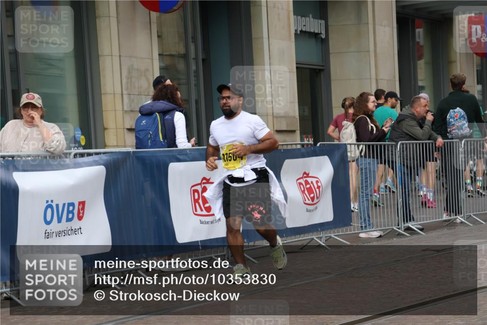 13.09.2026 - 21. swb-Marathon Bremen Strokosch-Dieckow http://msf.ph/oto/10353830 13.09.2026 11:15:18 Ziel 10572, 10900, 11504, 11897, 12137, 10325, 10605, 10606, 11424, 11694, 11810, 11990, 12110, 12333 meine-sportfotos.de