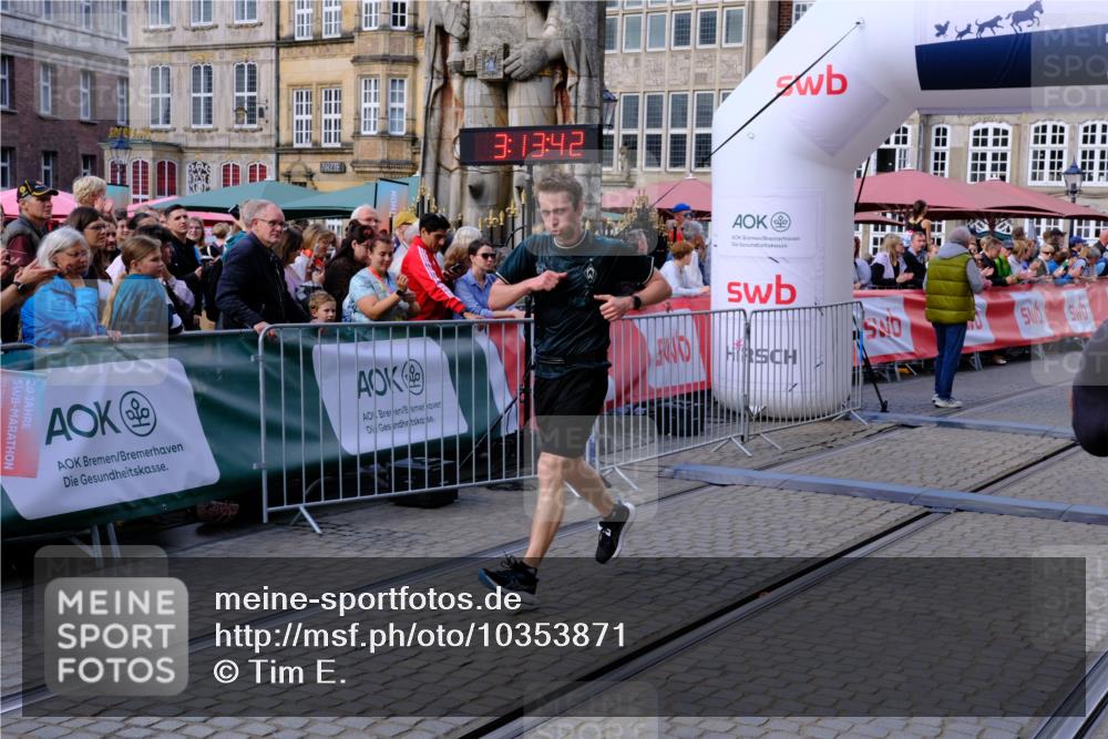 13.09.2026 - 21. swb-Marathon Bremen Tim E. http://msf.ph/oto/10353871 13.09.2026 12:44:30 Ziel 798, 1313, 1490, 2044, 6507 meine-sportfotos.de