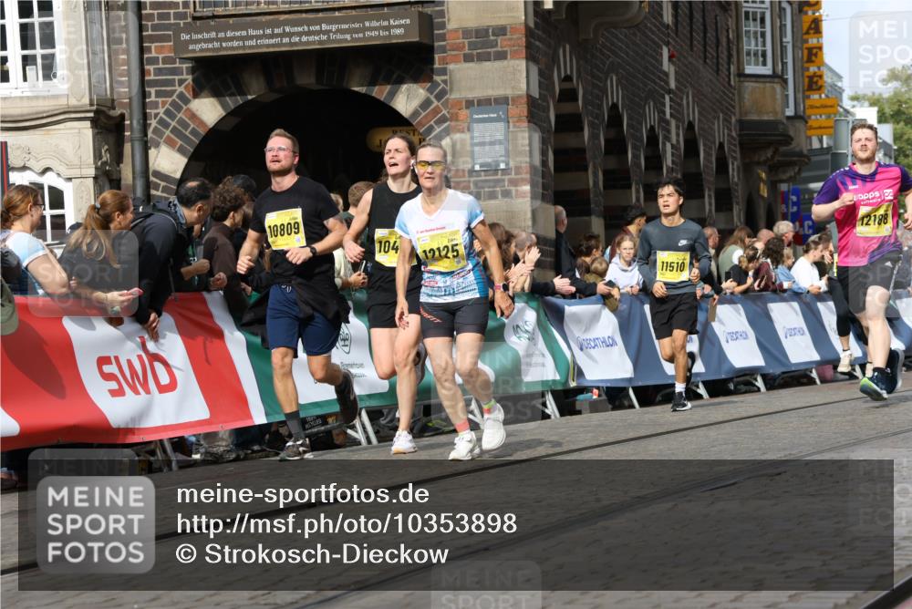 13.09.2026 - 21. swb-Marathon Bremen Strokosch-Dieckow http://msf.ph/oto/10353898 13.09.2026 10:55:49 Ziel 10203, 10256, 10297, 10379, 10529, 10725, 10788, 10881, 11377, 11414, 11557, 11748, 11862, 11941, 11975, 11977, 12030, 12150, 12218, 12258, 12348, 10298, 10690, 10703, 11790, 11972, 12061, 12143, 12484, 13565 meine-sportfotos.de