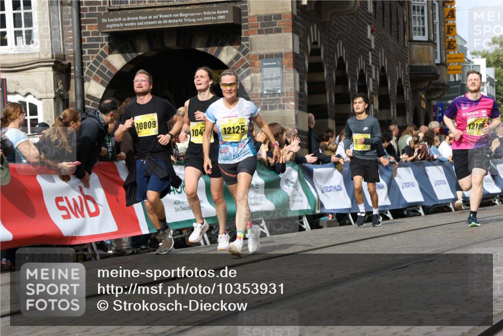 13.09.2026 - 21. swb-Marathon Bremen Strokosch-Dieckow http://msf.ph/oto/10353931 13.09.2026 10:55:49 Ziel 10203, 10256, 10297, 10379, 10529, 10725, 10788, 10881, 11377, 11414, 11557, 11748, 11862, 11941, 11975, 11977, 12030, 12150, 12218, 12258, 12348, 10298, 10690, 10703, 11790, 11972, 12061, 12143, 12484, 13565 meine-sportfotos.de