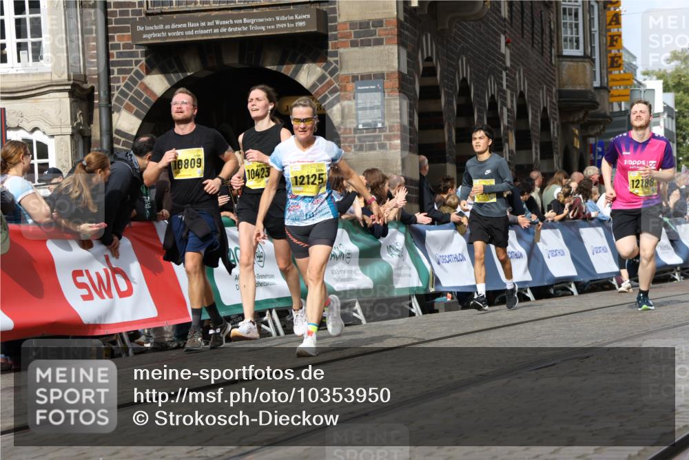 13.09.2026 - 21. swb-Marathon Bremen Strokosch-Dieckow http://msf.ph/oto/10353950 13.09.2026 10:55:49 Ziel 10203, 10256, 10297, 10379, 10529, 10725, 10788, 10881, 11377, 11414, 11557, 11748, 11862, 11941, 11975, 11977, 12030, 12150, 12218, 12258, 12348, 10298, 10690, 10703, 11790, 11972, 12061, 12143, 12484, 13565 meine-sportfotos.de