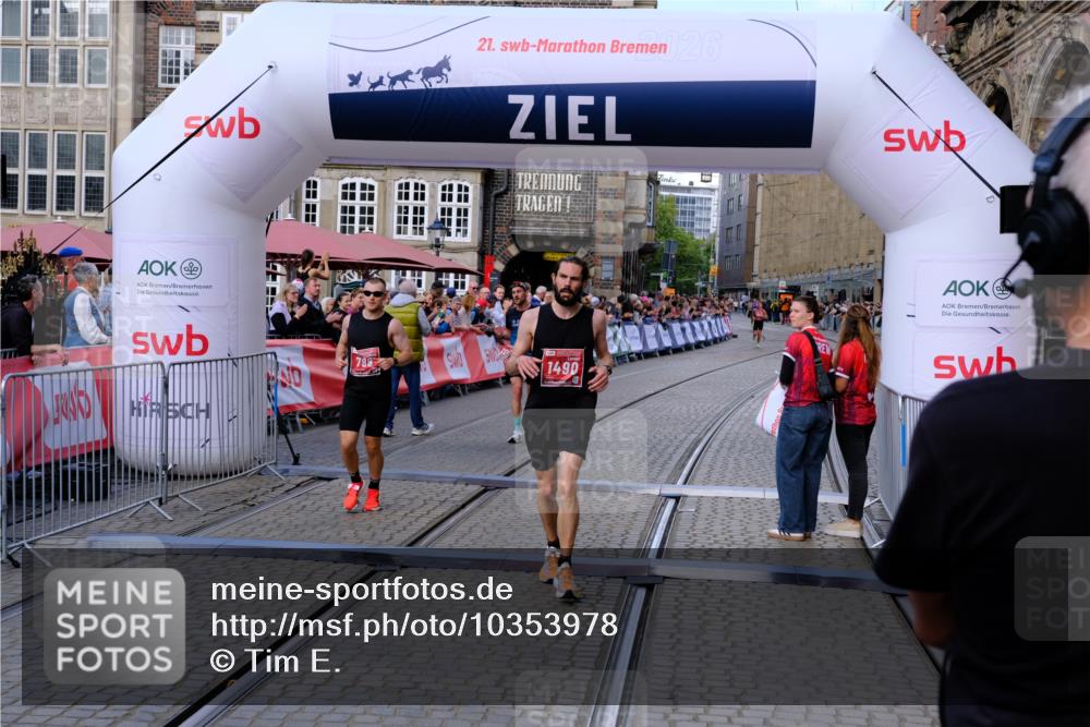 13.09.2026 - 21. swb-Marathon Bremen Tim E. http://msf.ph/oto/10353978 13.09.2026 12:44:54 Ziel 289 meine-sportfotos.de