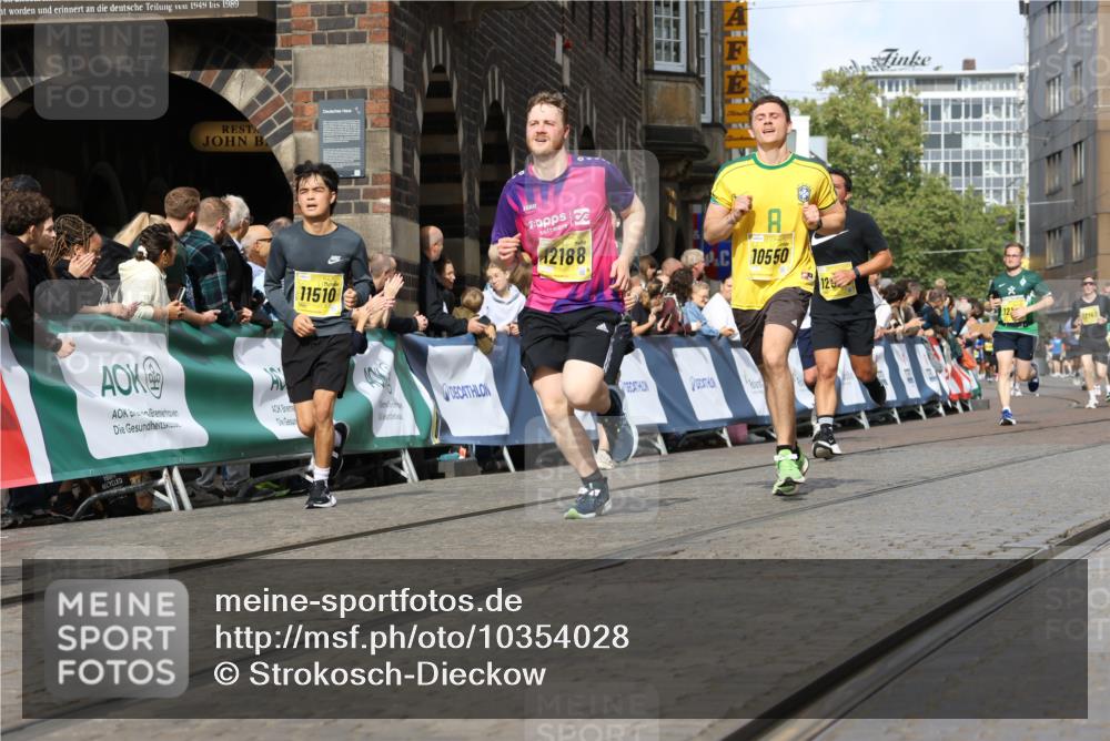 13.09.2026 - 21. swb-Marathon Bremen Strokosch-Dieckow http://msf.ph/oto/10354028 13.09.2026 10:55:50 Ziel 10203, 10256, 10297, 10379, 10529, 10725, 10788, 10881, 11377, 11414, 11557, 11748, 11862, 11941, 11975, 11977, 12030, 12150, 12218, 12258, 12348, 10298, 10690, 10703, 11790, 11972, 12061, 12143, 12484, 13565 meine-sportfotos.de