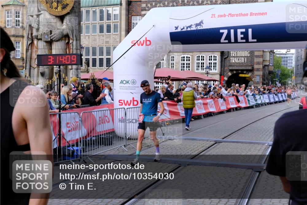 13.09.2026 - 21. swb-Marathon Bremen Tim E. http://msf.ph/oto/10354030 13.09.2026 12:44:58 Ziel 289, 6485 meine-sportfotos.de