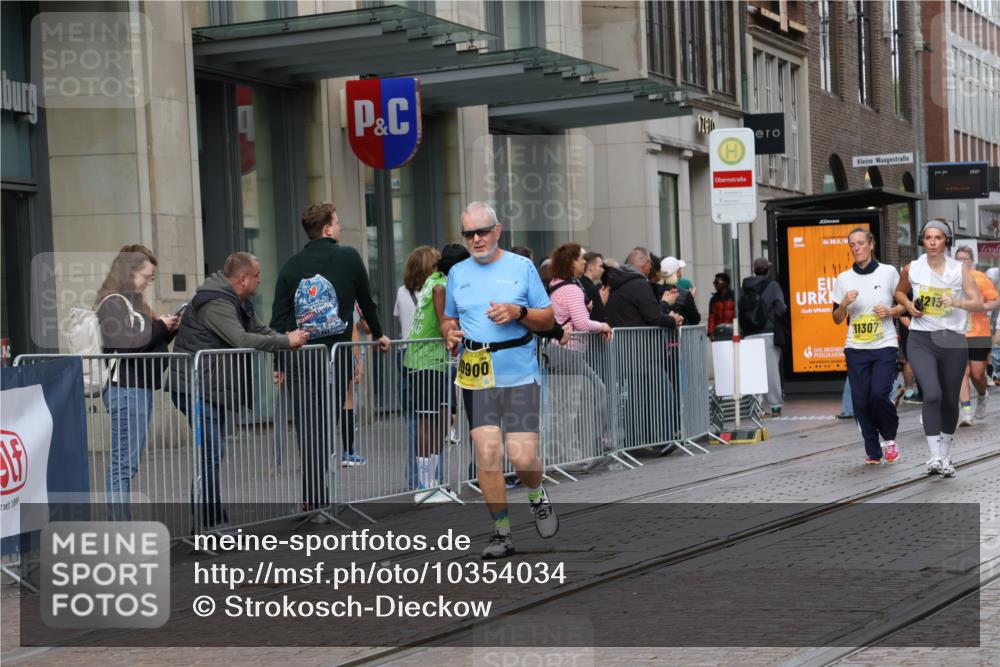 13.09.2026 - 21. swb-Marathon Bremen Strokosch-Dieckow http://msf.ph/oto/10354034 13.09.2026 11:15:26 Ziel 10572, 10900, 11307, 11504, 11778, 11897, 11940, 12137, 10606, 11424, 11694, 11990 meine-sportfotos.de