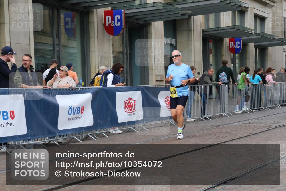 13.09.2026 - 21. swb-Marathon Bremen Strokosch-Dieckow http://msf.ph/oto/10354072 13.09.2026 11:15:29 Ziel 10474, 10572, 10900, 11217, 11307, 11504, 11549, 11778, 11897, 11940, 12046, 12137, 10606, 11424, 11504 meine-sportfotos.de