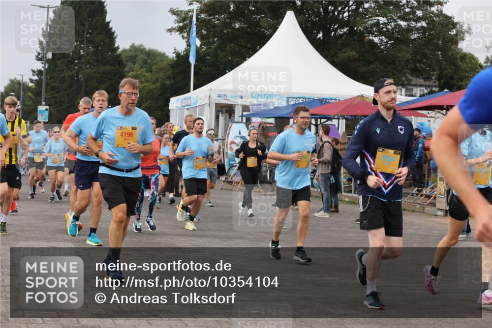 13.09.2026 - Kiel Lauf Andreas Tolksdorf http://msf.ph/oto/10354104 13.09.2026 09:57:36 Kiellinie 97, 38, 4196, 39, 3254 meine-sportfotos.de