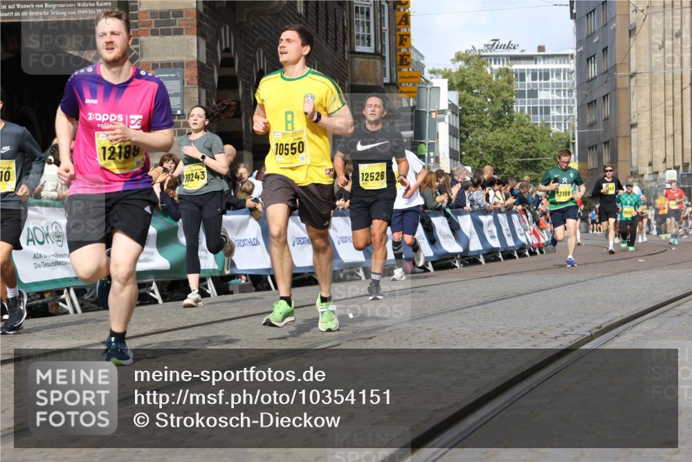 13.09.2026 - 21. swb-Marathon Bremen Strokosch-Dieckow http://msf.ph/oto/10354151 13.09.2026 10:55:52 Ziel 10203, 10256, 10297, 10379, 10423, 10529, 10550, 10725, 10788, 10809, 10881, 11377, 11414, 11557, 11748, 11862, 11941, 11975, 11977, 12030, 12125, 12150, 12188, 12218, 12258, 12348, 10298, 10690, 10703, 10949, 11219, 11790, 11972, 12061, 12476, 12484, 13565 meine-sportfotos.de