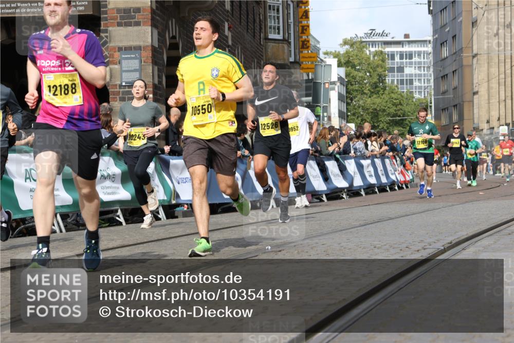 13.09.2026 - 21. swb-Marathon Bremen Strokosch-Dieckow http://msf.ph/oto/10354191 13.09.2026 10:55:52 Ziel 10203, 10256, 10297, 10379, 10423, 10529, 10550, 10725, 10788, 10809, 10881, 11377, 11414, 11557, 11748, 11862, 11941, 11975, 11977, 12030, 12125, 12150, 12188, 12218, 12258, 12348, 10298, 10690, 10703, 10949, 11219, 11790, 11972, 12061, 12476, 12484, 13565 meine-sportfotos.de